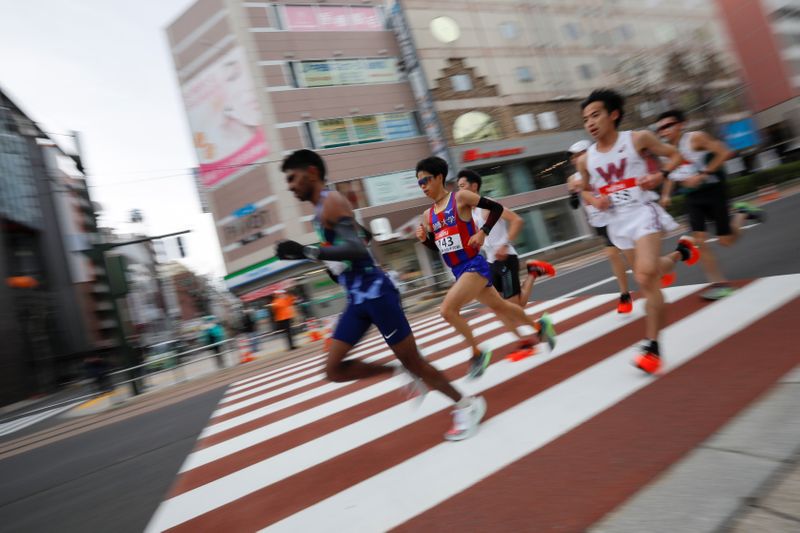 &copy; Reuters. 　６月９日、東京五輪・パラリンピックの大会組織委員会がマラソン競技の開催地を東京から北海道札幌市に突然変更したのは、東京の真夏の酷暑に懸念が出ていたためだ。写真は５月、札