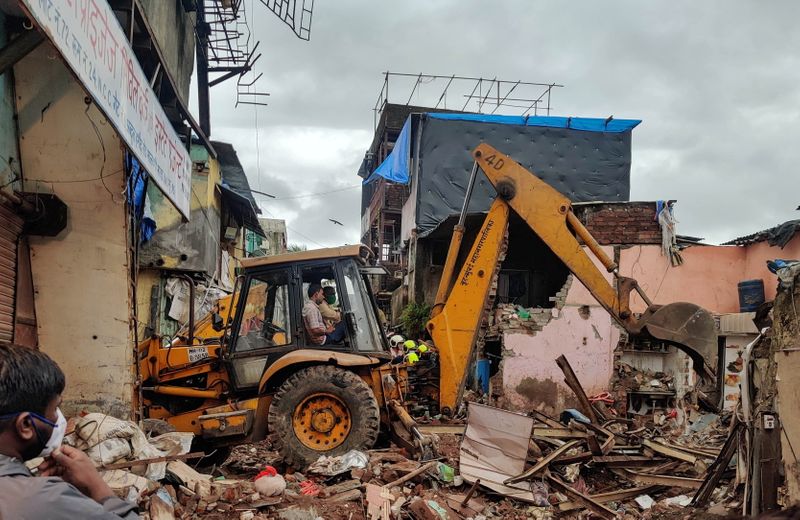 &copy; Reuters. Au moins 11 personnes, dont huit enfants, sont mortes après qu'un immeuble résidentiel de Bombay s'est effondré mercredi en fin de journée, selon les autorités locales. /Photo prise le 10 juin 2021/REUTERS/Hemanshi Kamani