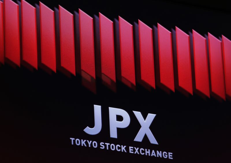 &copy; Reuters. 　６月１０日、東京株式市場で日経平均は反発した。朝方は安く始まった後、半導体関連株をはじめ値がさ株への買い戻しが支えとなり、プラス圏に浮上した。写真は４月２０日、東京証券