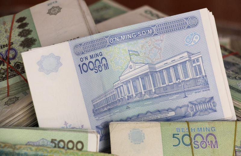 &copy; Reuters. Uzbekistani Som banknotes are seen in this picture illustration taken May 4, 2017. Picture taken May 4, 2017. REUTERS/Mukhammadsharif Mamatkulov/Illustration