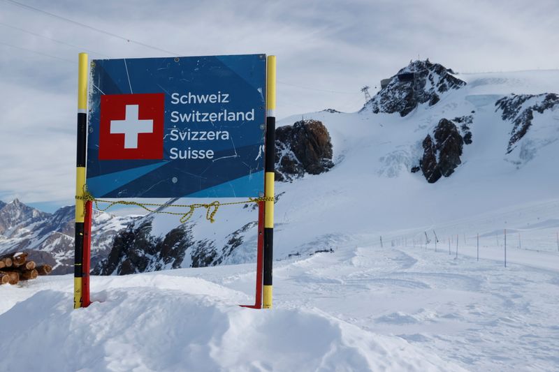 &copy; Reuters. A sign is pictured with a mountain in the background, amid the coronavirus disease (COVID-19) outbreak, in the ski resort of Zermatt, Switzerland November 21, 2020. REUTERS/Denis Balibouse