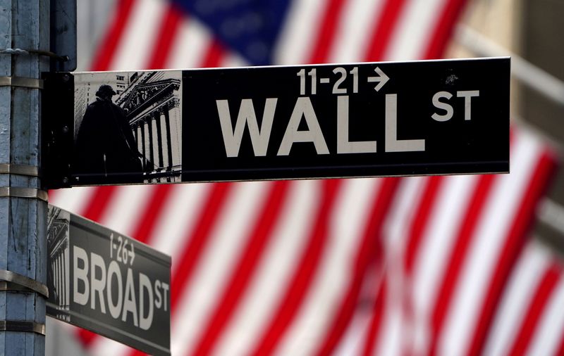 © Reuters. FILE PHOTO: A Wall Street sign is pictured outside the New York Stock Exchange in the Manhattan borough of New York City, New York, U.S., April 16, 2021. REUTERS/Carlo Allegri