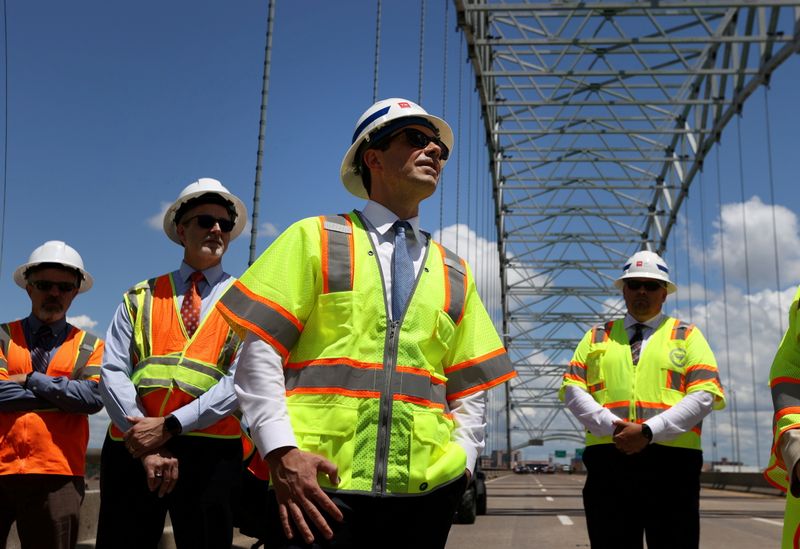 &copy; Reuters. FILE PHOTO: U.S. Secretary of Transportation Pete Buttigieg tours the closed Hernando De Soto bridge which carries Interstate 40 across the Mississippi River between West Memphis, Arkansas, and Memphis, Tennessee, U.S. June 3, 2021. Joe Rondone/The Commer