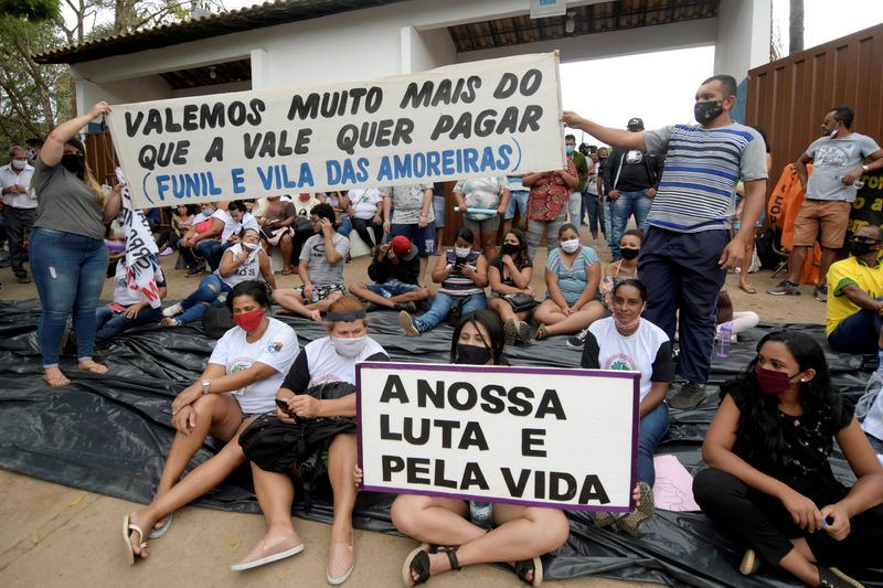 &copy; Reuters. Protesto do Movimento de Atingidos por Barragens na sede da Vale em Brumadinho (MG)
22/10/2020
REUTERS/Washington Alves