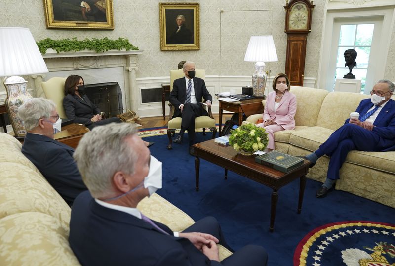&copy; Reuters. FILE PHOTO: U.S. President Joe Biden holds an infrastructure meeting with top congressional leaders House Minority Leader Kevin McCarthy, Senate Minority Leader Mitch McConnell, Speaker of the House Nancy Pelosi and Senate Majority Leader Chuck Schumer in