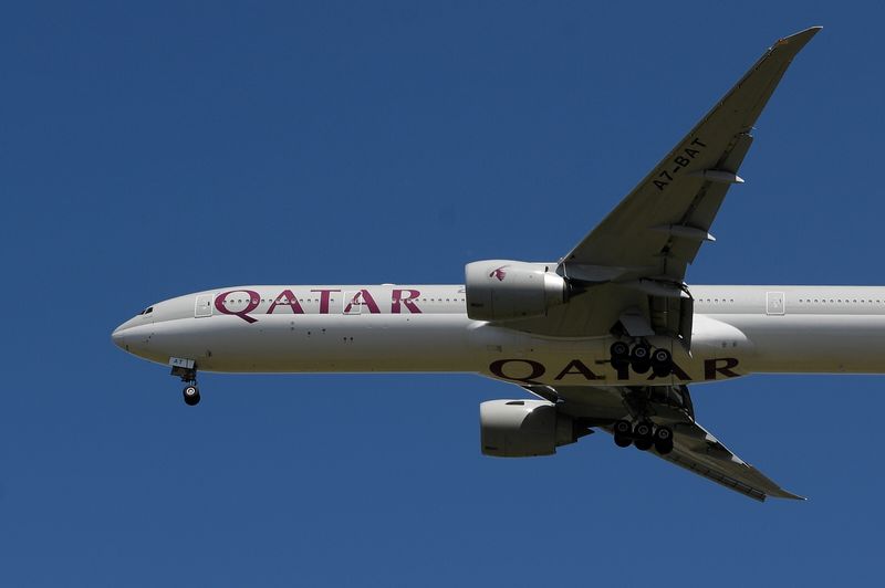 &copy; Reuters. FILE PHOTO: A Qatar Airways passenger plane comes in to land at London Heathrow airport, following the outbreak of the coronavirus disease (COVID-19), London, Britain, May 21, 2020. REUTERS/Toby Melville/File Photo