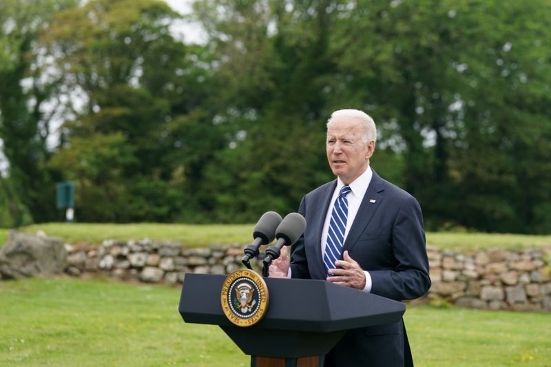 &copy; Reuters. FILE PHOTO: U.S. President Joe Biden speaks about his administration's pledge to donate 500 million doses of the Pfizer (PFE.N) coronavirus vaccine to the world's poorest countries, during a visit to St. Ives in Cornwall, Britain, June 10, 2021. REUTERS/ 