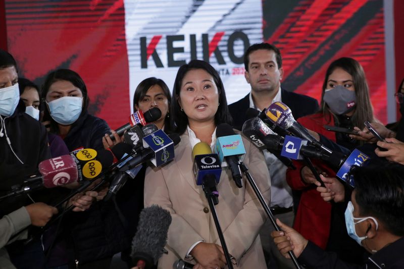 &copy; Reuters. La candidata a la presidencia de Perú Keiko Fujimori se dirige a los medios de comunicación en Lima, Perú. 10 de junio de 2021. REUTERS/Liz Tasa 