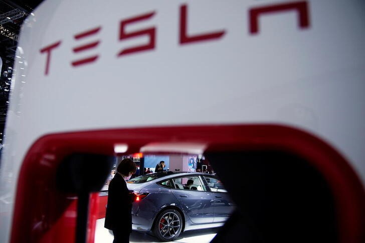 &copy; Reuters. A Tesla electric vehicle (EV) is seen through a charging point displayed during a media day for the Auto Shanghai show in Shanghai, China April 20, 2021. REUTERS/Aly Song