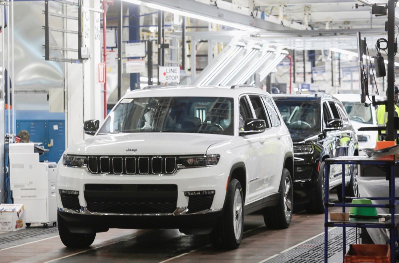 &copy; Reuters. Il modello Jeep Grand Cherokee L presso l'impianto di assemblaggio di Detroit Mack Plant. Michigan, Stati Uniti, 10 giungo 2021 REUTERS/Rebecca Cook