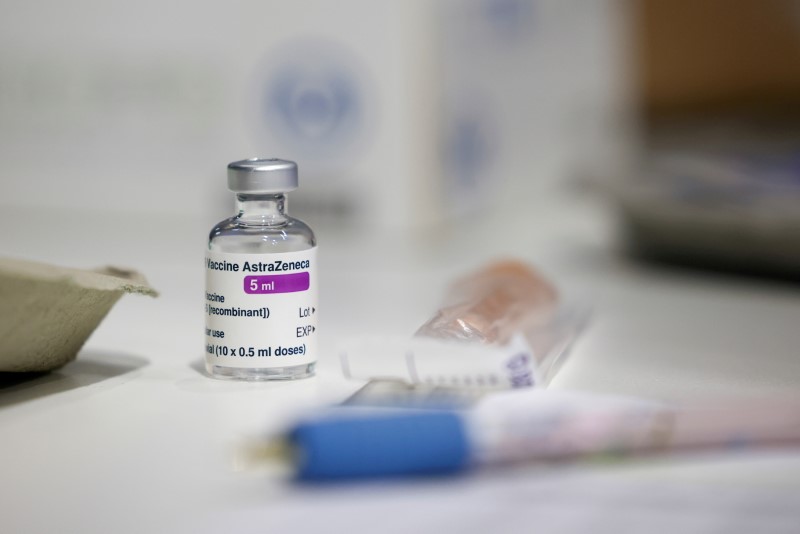 &copy; Reuters. FILE PHOTO: A vial of AstraZeneca coronavirus vaccine is seen at a vaccination centre in Westfield Stratford City shopping centre, amid the outbreak of coronavirus disease (COVID-19), in London, Britain, February 18, 2021. REUTERS/Henry Nicholls/File Phot