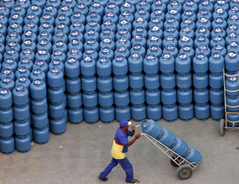 &copy; Reuters. Botijões de gás em distribuidora em São Paulo (SP) 
02/05/2006
REUTERS/Caetano Barreira