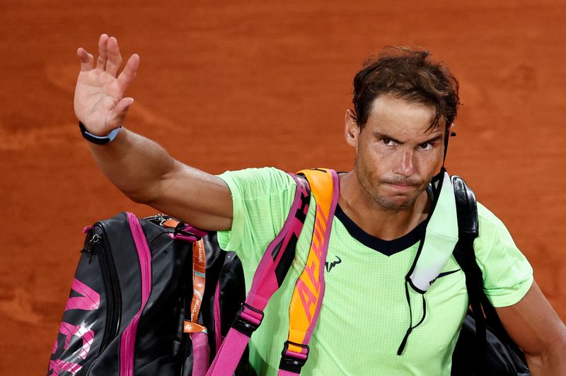 &copy; Reuters. Rafael Nadal deixa quadra depois de perder semifinal para Novak Djokovic
11/06/2021
REUTERS/Christian Hartmann 