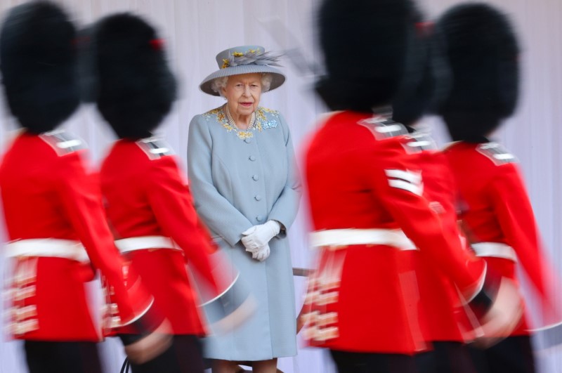 &copy; Reuters. Britain's Queen Elizabeth attends a ceremony marking her official birthday in the Quadrangle of Windsor Castle in Windsor, Britain June 12, 2021. Chris Jackson/Pool via REUTERS