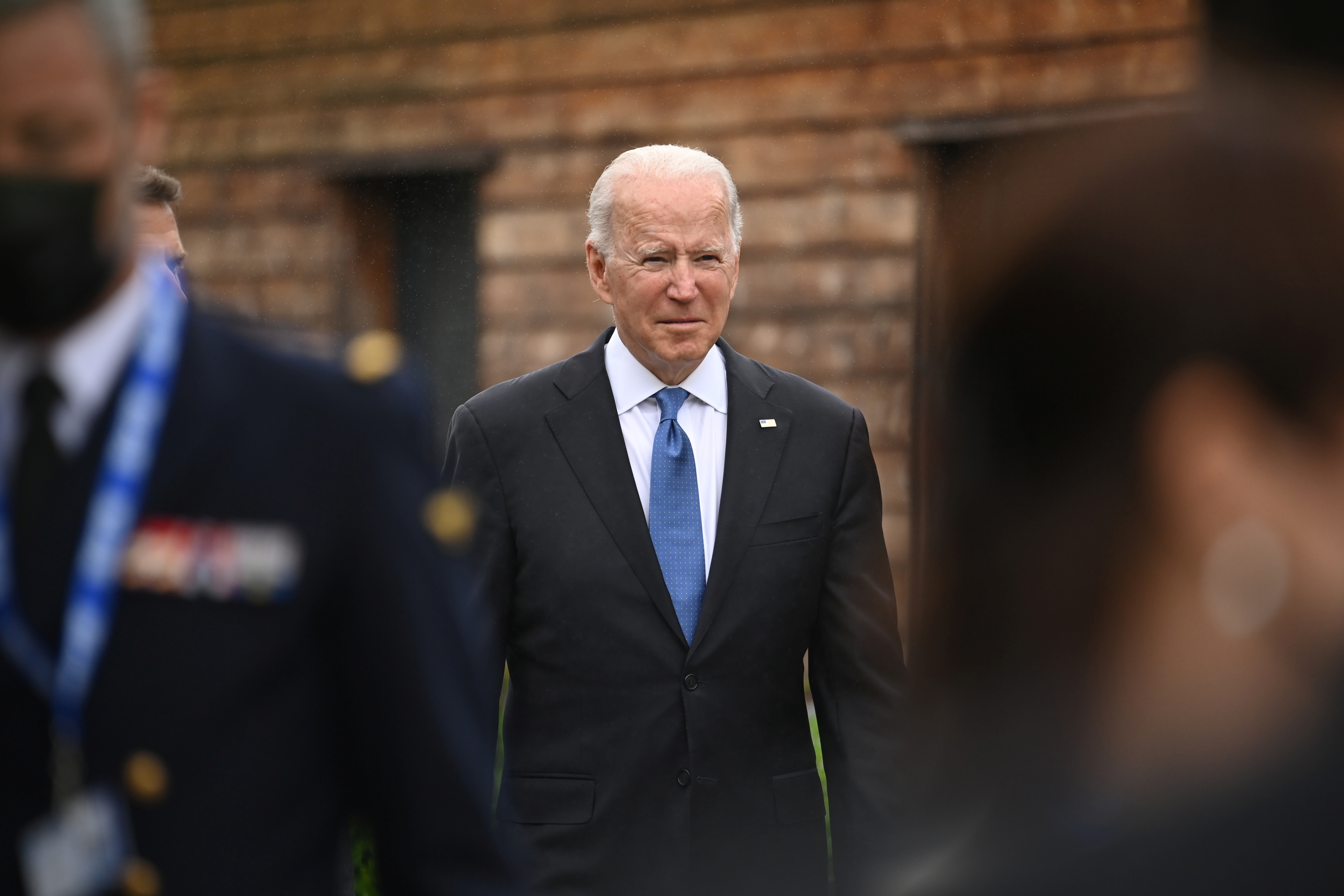 &copy; Reuters. FILE PHOTO: U.S. President Joe Biden walks between engagements at the G7 summit in Carbis Bay, Cornwall, Britain, June 11, 2021. Leon Neal/Pool via REUTERS