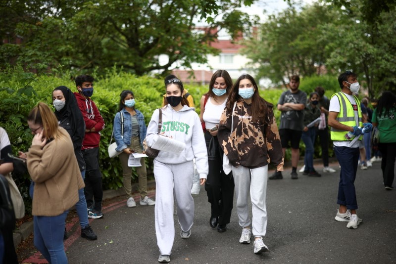 &copy; Reuters. FILE PHOTO: People leave a vaccination centre for those aged over 18 years old at the Belmont Health Centre in Harrow, amid the coronavirus disease (COVID-19) outbreak, in London, Britain, June 6, 2021. REUTERS/Henry Nicholls