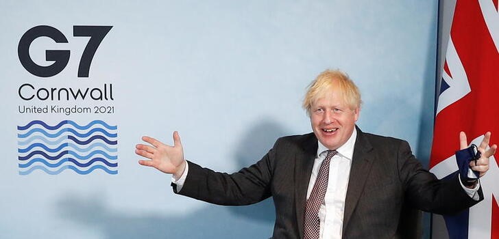 &copy; Reuters. El primer ministro británico, Boris Johnson, gesticula durante su reunión con la presidenta de la Comisión Europea, Ursula von der Leyen, y el presidente del Consejo Europeo, Charles Michel, durante la cumbre del G7 en Carbis Bay, Reino Unido. 12 junio