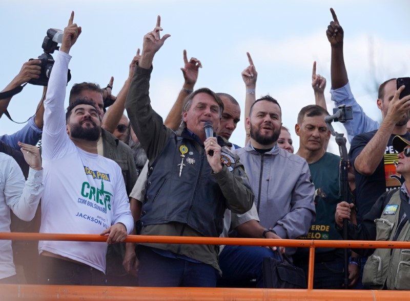 &copy; Reuters. El presidente brasileño, Jair Bolsonaro, reaccionar tras participar en un evento con motoqueros en Sao Paulo, Brasil, Junio 12, 2021. REUTERS/Avener Prado 