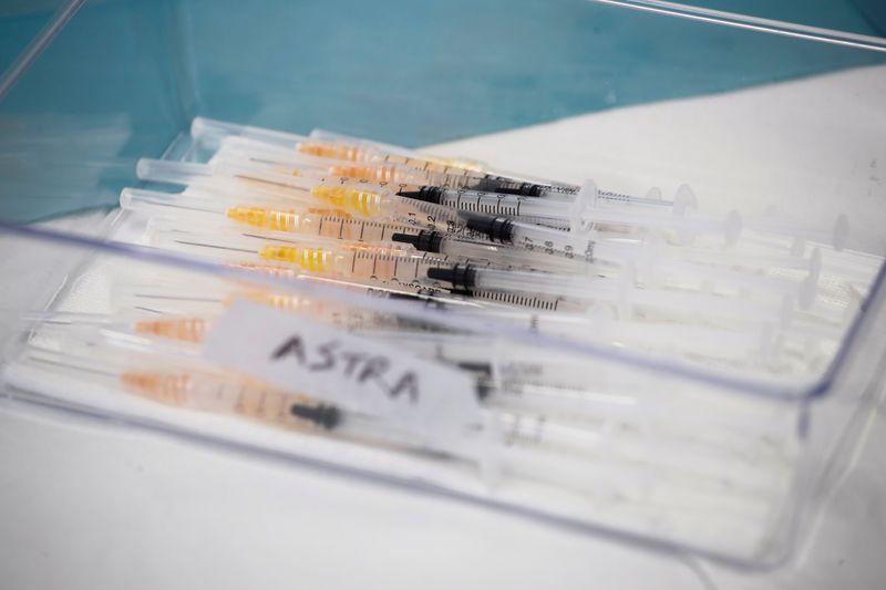 &copy; Reuters. FILE PHOTO: Syringes with AstraZeneca coronavirus disease (COVID-19) vaccines are prepared in Fasano Italy, April 13, 2021. REUTERS/Alessandro Garofalo