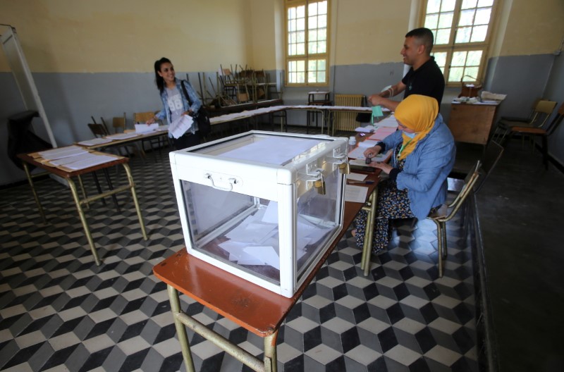 &copy; Reuters. Les résultats des élections législatives organisées samedi en Algérie, pour lesquelles moins d'un électeur sur trois a voté, seront annoncés dans les jours à venir, a déclaré le président de l'Autorité nationale indépendante des élections (