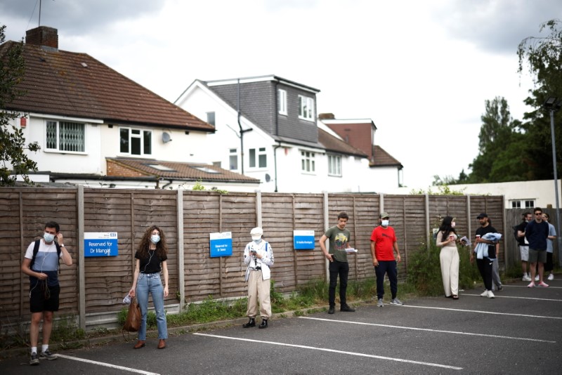 &copy; Reuters. FILE PHOTO: People queue outside a vaccination centre for those aged over 18 years old at the Belmont Health Centre in Harrow, amid the coronavirus disease (COVID-19) outbreak, in London, Britain, June 6, 2021. REUTERS/Henry Nicholls