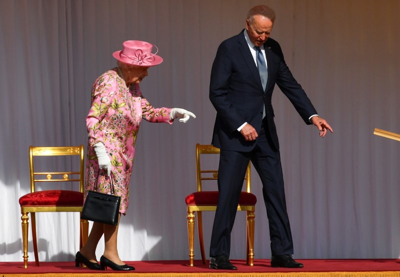 &copy; Reuters. U.S. President Joe Biden walks in front of Britain's Queen Elizabeth, at Windsor Castle in Windsor, Britain, June 13, 2021. REUTERS/Dylan Martinez