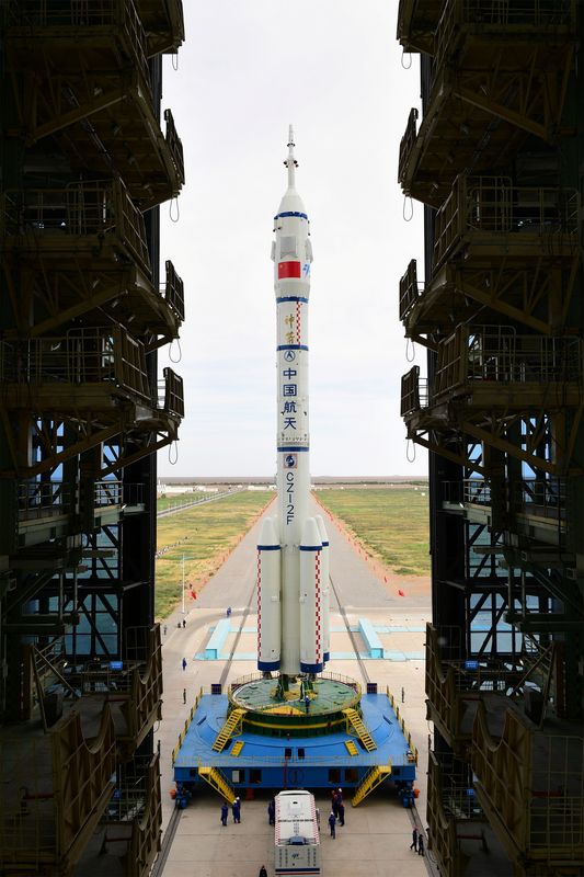 &copy; Reuters. FILE PHOTO: The Long March-2F Y12 rocket carrying the Shenzhou-12 spacecraft is transferred to the launch pad at Jiuquan Satellite Launch Center in Gansu province, China June 9, 2021. A three-man crew of astronauts is expected to board the spacecraft to T