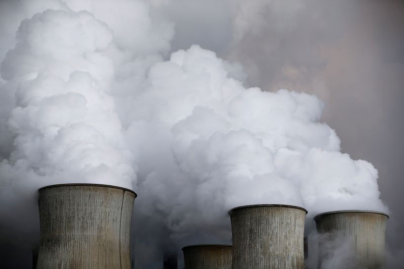 &copy; Reuters. FILE PHOTO: Steam rises from the cooling towers of the coal power plant of RWE, one of Europe's biggest electricity and gas companies in Niederaussem, Germany,  March 3, 2016.    REUTERS/Wolfgang Rattay/File Photo