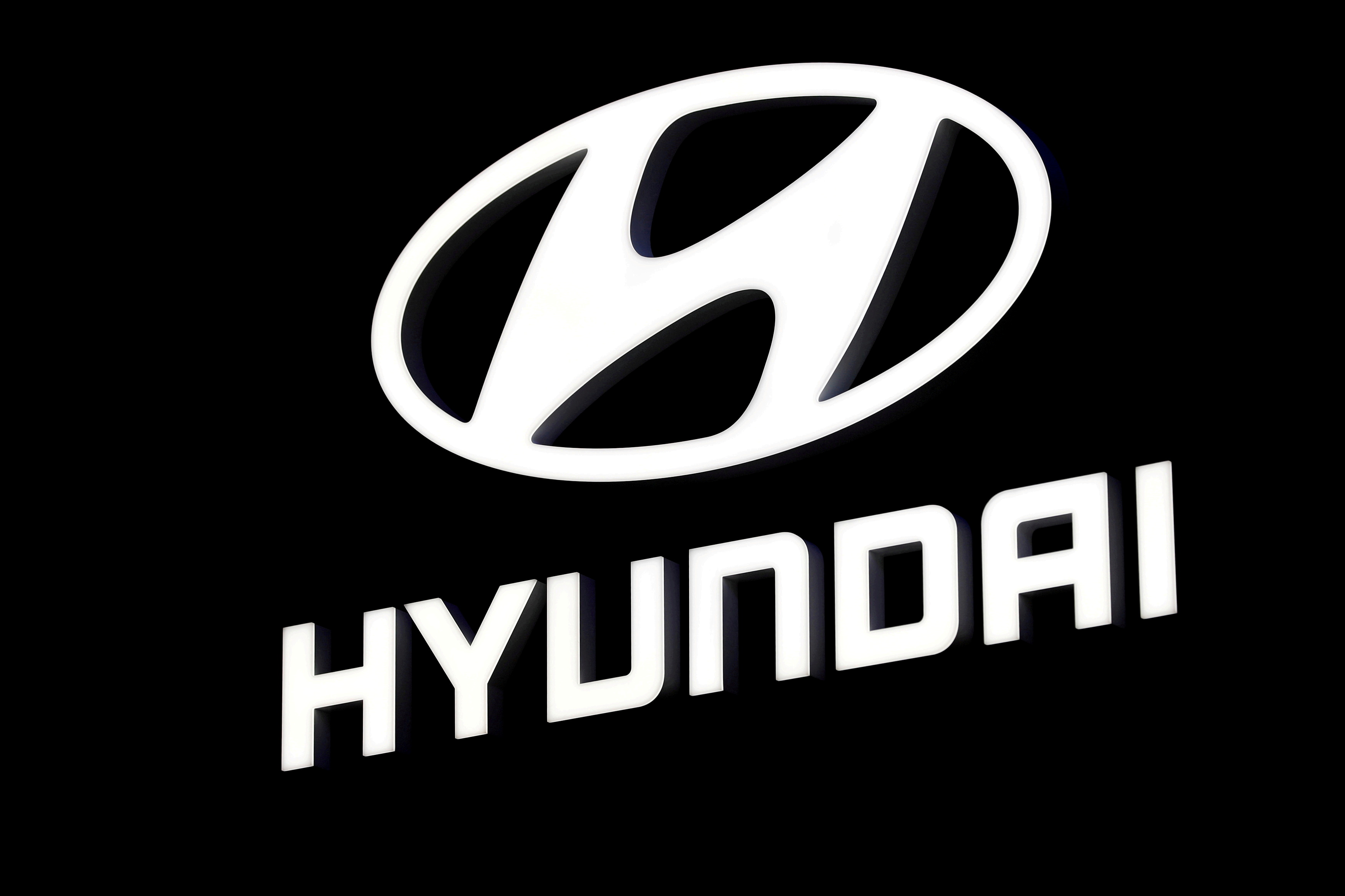 &copy; Reuters. FILE PHOTO: FILE PHOTO: A Hyundai booth displays the company logo at the North American International Auto Show in Detroit, Michigan, U.S. January 16, 2018.  REUTERS/Jonathan Ernst/File Photo