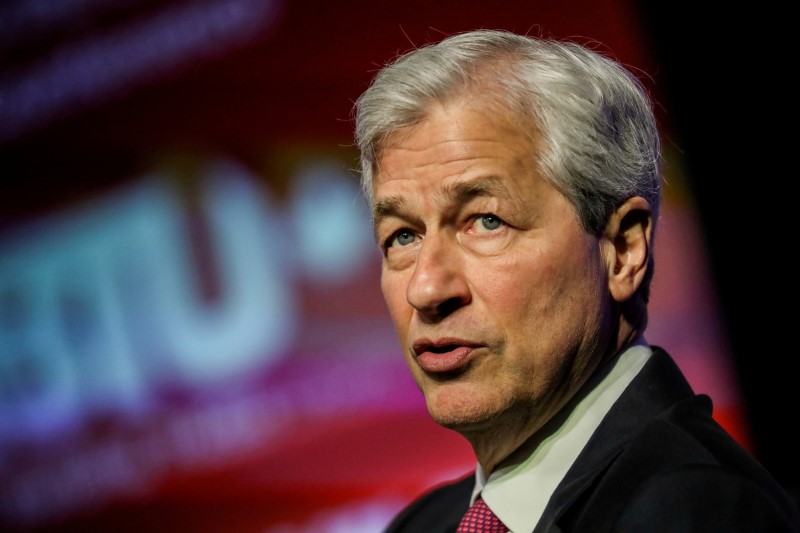 &copy; Reuters. FILE PHOTO: JPMorgan Chase CEO Jamie Dimon speaks at the North America's Building Trades Unions (NABTU) 2019 legislative conference in Washington, U.S., April 9, 2019. REUTERS/Jeenah Moon