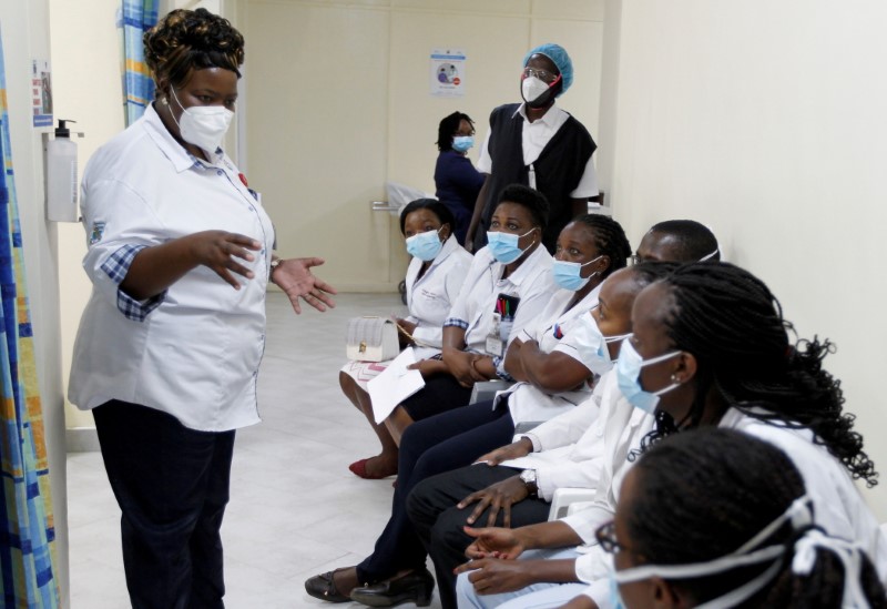 © Reuters. Quênia inicia campanha de vacinação contra o coronavírus em Nairóbi
05/03/2021 REUTERS/Monicah Mwangi/Foto de arquivo