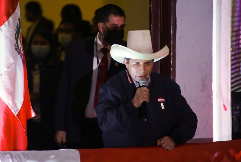 &copy; Reuters. Peru's presidential candidate Pedro Castillo addresses supporters from the headquarters of the "Free Peru" party, in Lima, Peru June 10, 2021. REUTERS/Liz Tasa