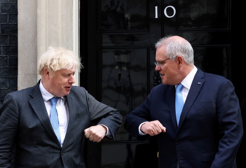 &copy; Reuters. British Prime Minister Boris Johnson bumps elbows with his Australian counterpart Scott Morrison at Downing Street in London, Britain, June 15, 2021. REUTERS/Henry Nicholls