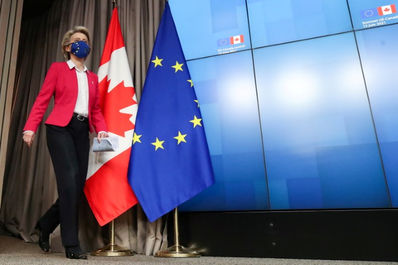 &copy; Reuters. أورسولا فون دير لاين رئيسة مفوضية الاتحاد الأوروبي لدى وصولها لحضور مؤتمر صحفي في بروكسل يوم الثلاثاء. تصوير: إيف هيرمان - رويترز