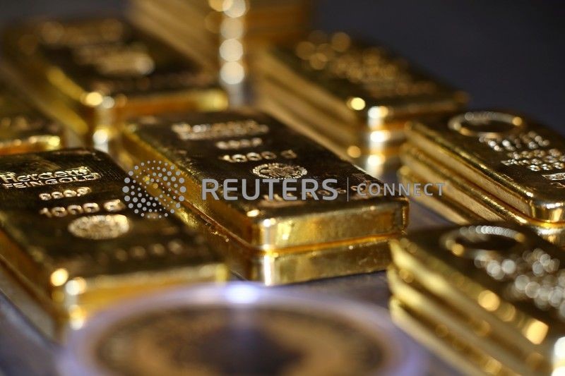 &copy; Reuters. Gold bars and coins are stacked in the safe deposit boxes room of the Pro Aurum gold house in Munich, Germany, August 14, 2019. REUTERS/Michael Dalder/File Photo