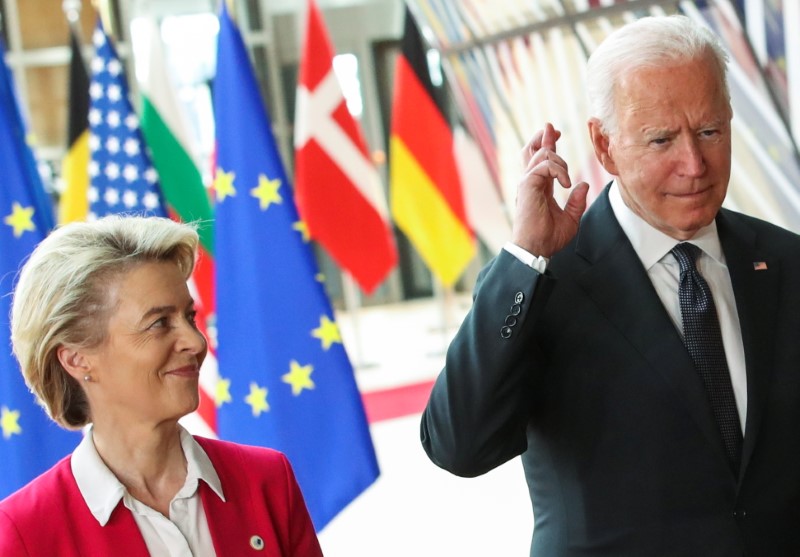 &copy; Reuters. Presidente dos EUA, Joe Biden, ao lado da chefe da Comissão Europeia, Ursula von der Leyen, em Bruxelas
15/06/2021 REUTERS/Yves Herman