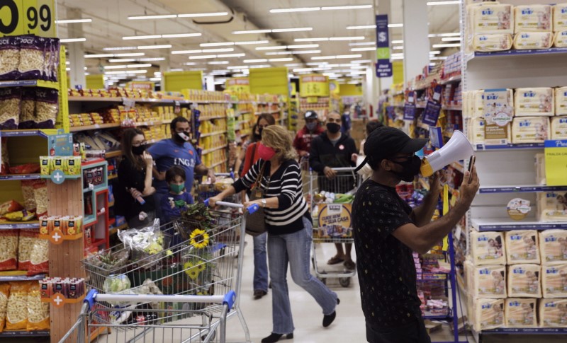 &copy; Reuters. Supermercado em Porto Alegre
 20/11/2020 REUTERS/Ricardo Moraes