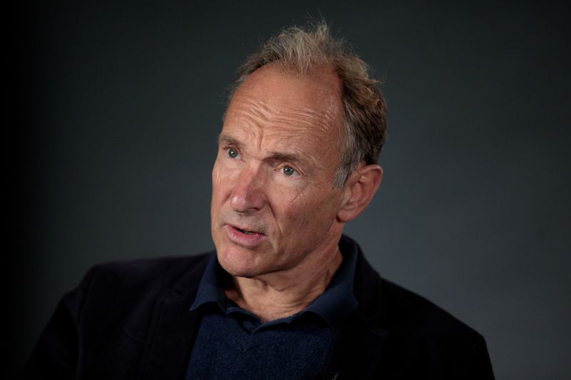 &copy; Reuters. Tim Berners-Lee em entrevsita em Londres
27/10/2018 REUTERS/Simon Dawson