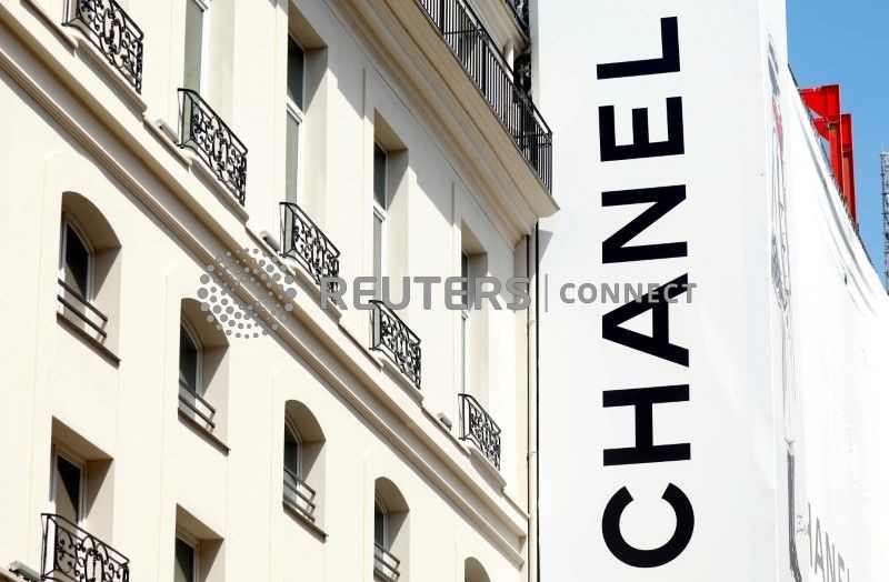 &copy; Reuters. Logo da Chanel em Paris, França
18/06/2020 REUTERS/Charles Platiau/Foto de Arquivo