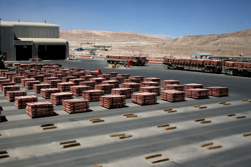 &copy; Reuters. ألواح النحاس عند أكبر منجم للنحاس في العالم في تشيلي. صورة من أرشيف رويترز. 