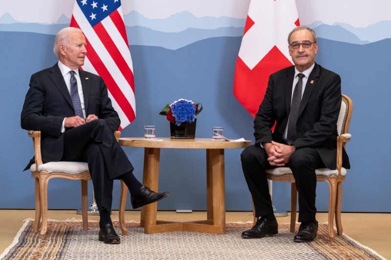 &copy; Reuters. الرئيس السويسري جاي بارملين يجتمع مع الرئيس الأمريكي جو بايدن في جنيف بسويسرا يوم الثلاثاء. صورة لرويترز من ممثل وكالات أنباء.