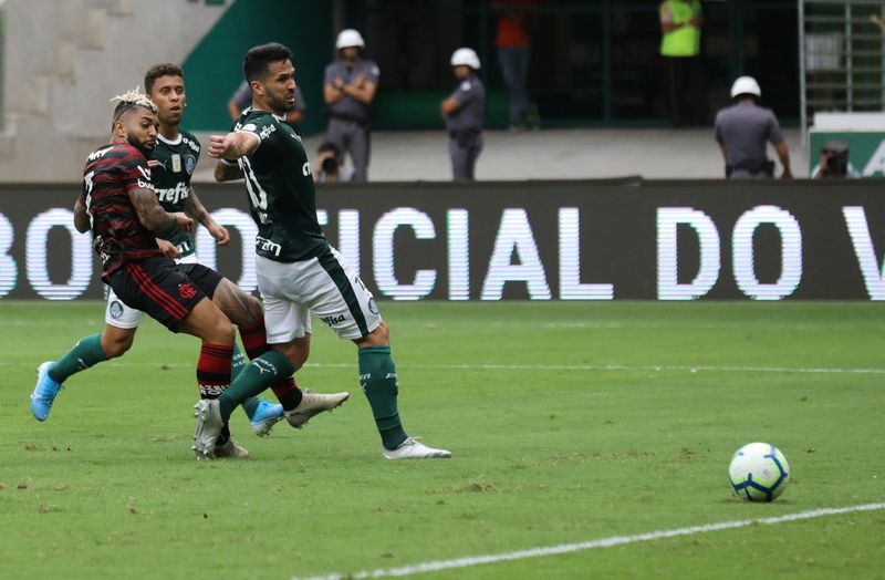 &copy; Reuters. Flamengo e Palmeiras se enfrentam em São Paulo em jogo do Campeonato Brasileiro do ano passado
01/.12/2019
REUTERS/Amanda Perobelli