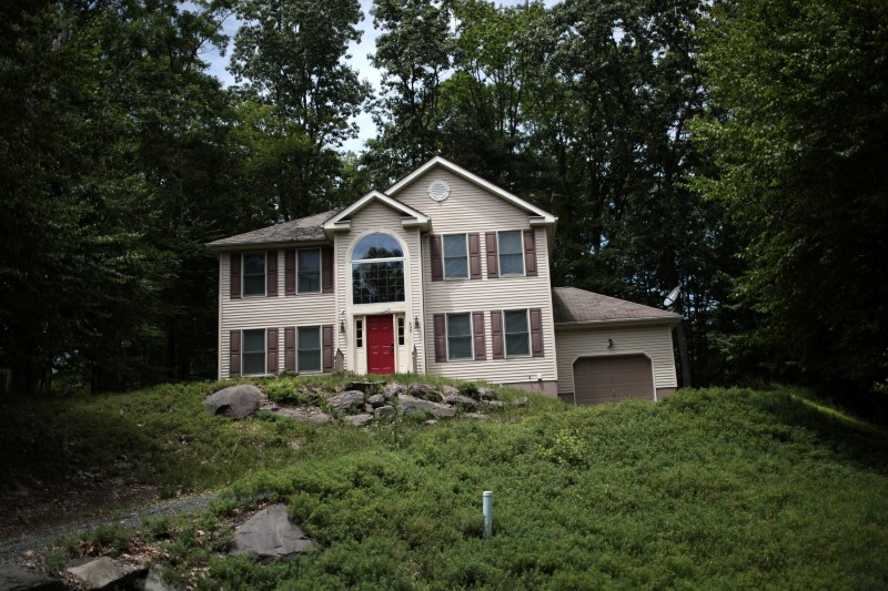 &copy; Reuters. FILE PHOTO: An unoccupied home is seen in the Penn Estates development where most of the homeowners are underwater on their mortgages in East Stroudsburg, Pennsylvania, U.S., June 20, 2018. Picture taken June 20, 2018. REUTERS/Mike Segar
