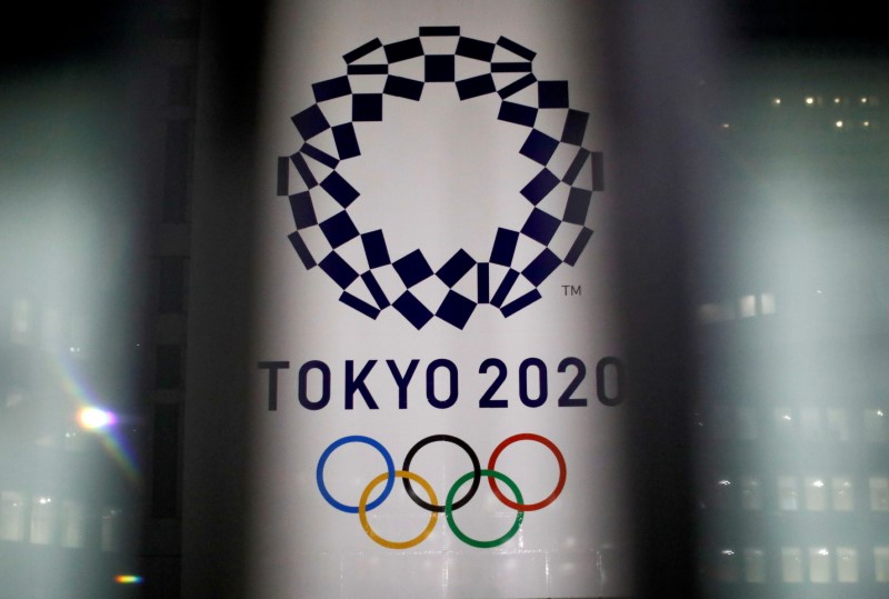 &copy; Reuters. Logo da Olimpíada Tóquio-2020 no prédio do governo metropolitano de Tóquio
22/01/2021 REUTERS/Issei Kato
