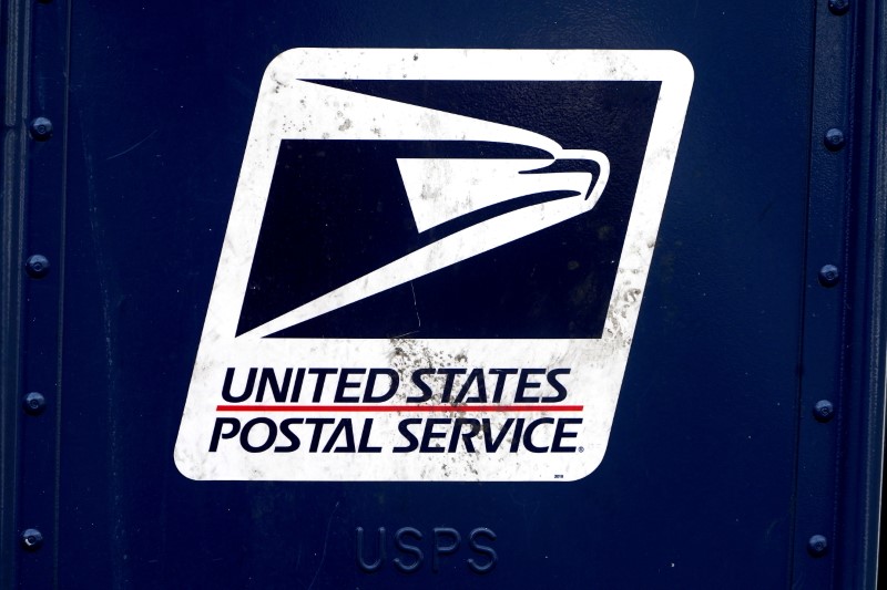 &copy; Reuters. FILE PHOTO: A U.S. Postal Service (USPS) logo is pictured on a mail box in the Manhattan borough of New York City, New York, U.S., August 21, 2020. REUTERS/Carlo Allegri/File Photo