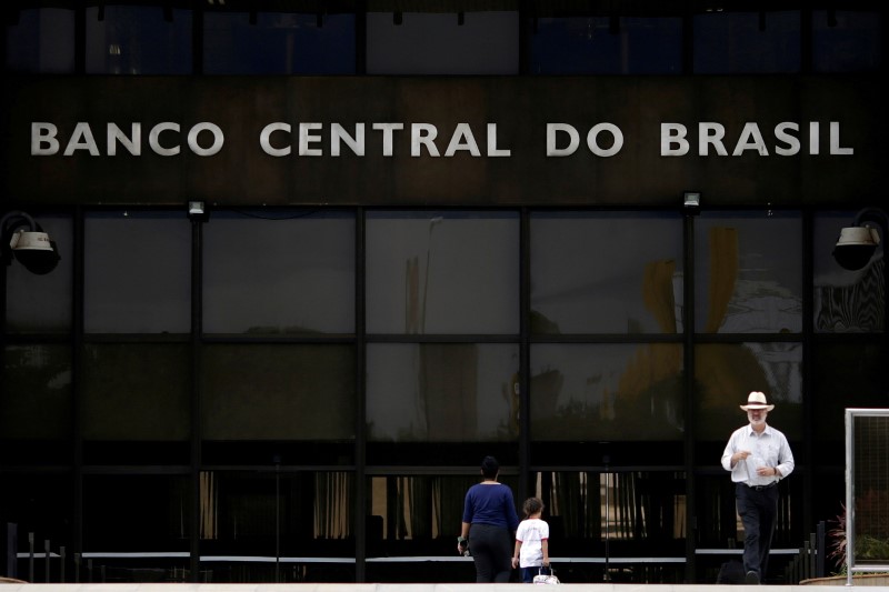 &copy; Reuters. FILE PHOTO: The central bank headquarters building is seen in Brasilia, Brazil May 16, 2017. REUTERS/Ueslei Marcelino