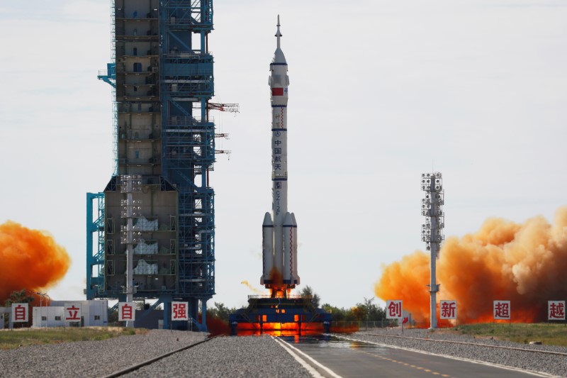 &copy; Reuters. The Long March-2F Y12 rocket, carrying the Shenzhou-12 spacecraft and three astronauts, takes off from Jiuquan Satellite Launch Center for China's first manned mission to build its space station, near Jiuquan, Gansu province, China June 17, 2021.   REUTER