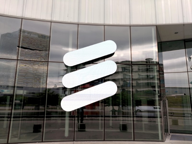 &copy; Reuters. FILE PHOTO: Ericsson logo is seen at its headquarters in Stockholm, Sweden June 14, 2018. REUTERS/Olof Swahnberg//File Photo