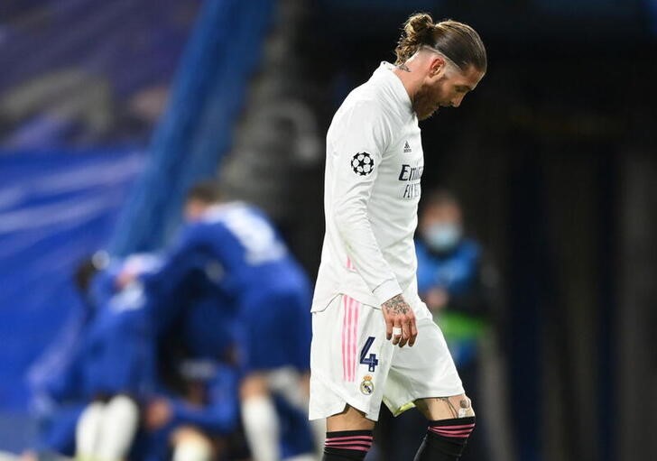 &copy; Reuters. Soccer Football - Champions League - Semi Final Second Leg - Chelsea v Real Madrid - Stamford Bridge, London, Britain - May 5, 2021 Real Madrid's Sergio Ramos looks dejected after Chelsea's Mason Mount scored their second goal REUTERS/Toby Melville     TP
