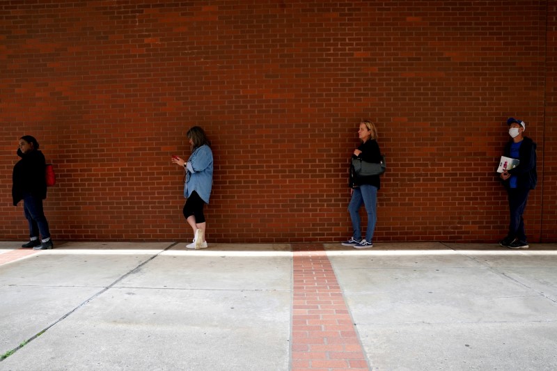 &copy; Reuters. FILE PHOTO: People who lost their jobs wait in line to file for unemployment benefits, following an outbreak of the coronavirus disease (COVID-19), at Arkansas Workforce Center in Fort Smith, Arkansas, U.S. April 6, 2020. REUTERS/Nick Oxford/File Photo